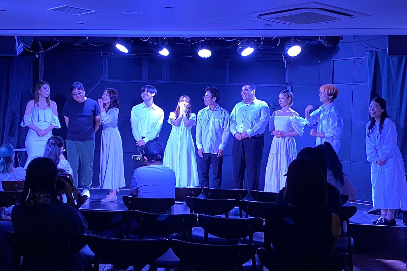 ステージと照明で演出が可能な作品の展示ができるレンタルスペース