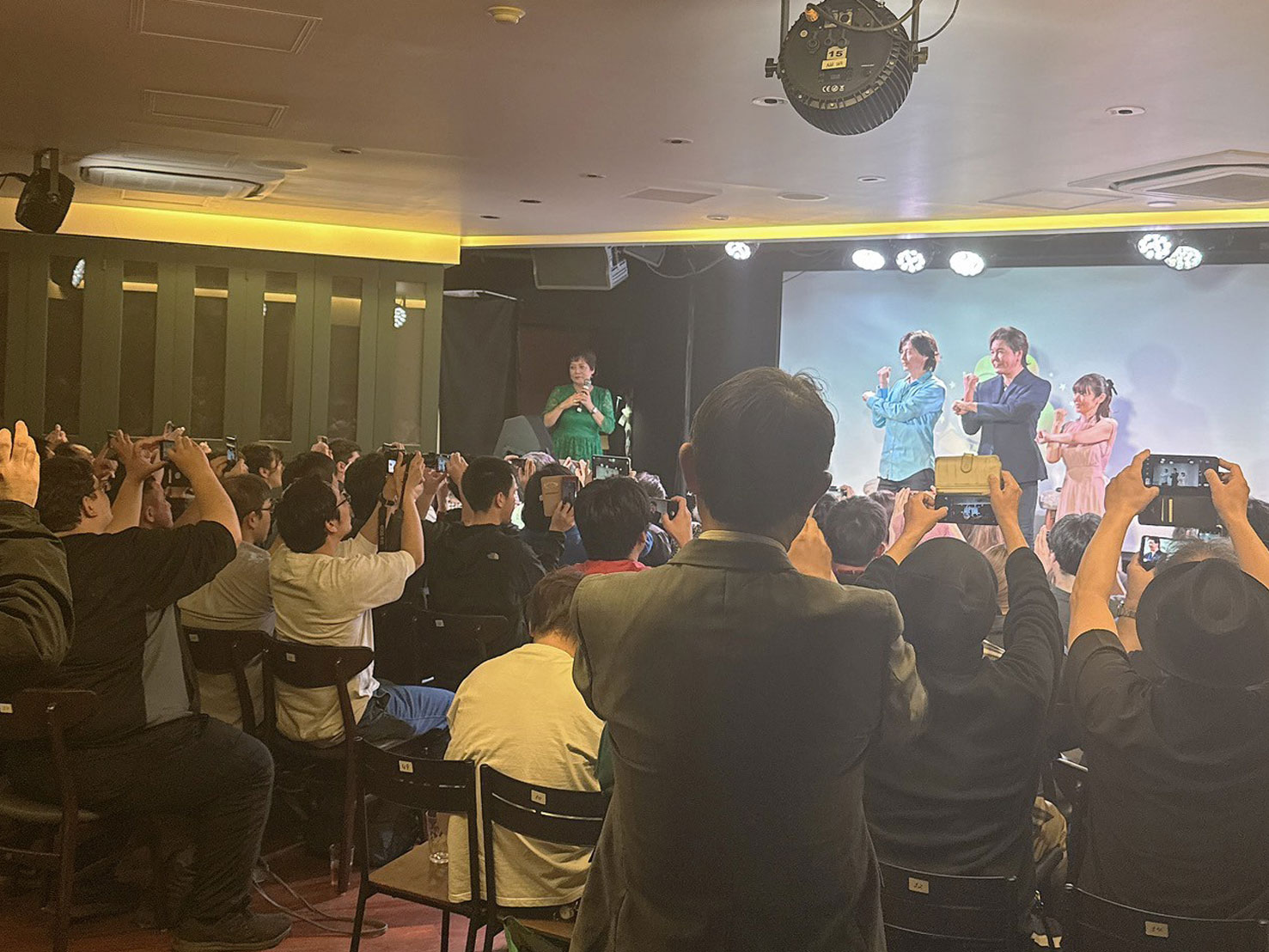 ステージ・照明を使ったeスポーツの大会ができるレンタルスペース