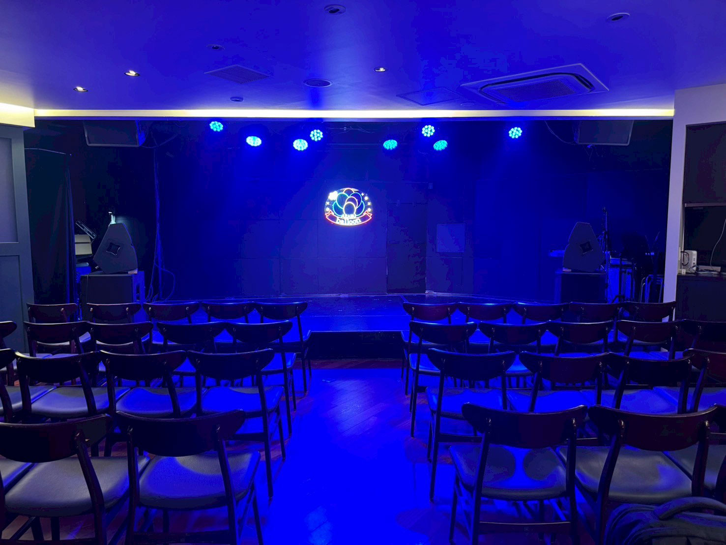 キャラクターイベントの雰囲気をよくする音響、照明、備品設備