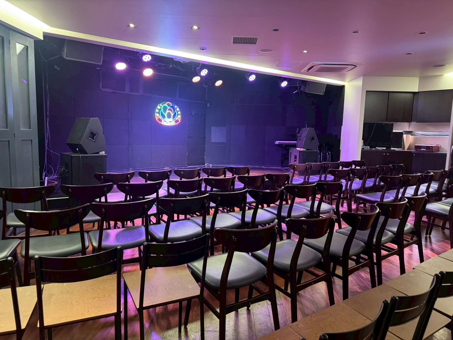 様々な演出がしやすい広さのステージがあるイベントスペース