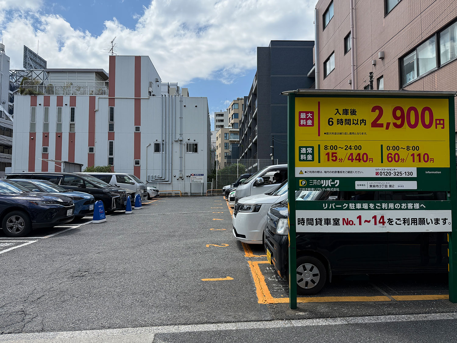 機材搬入がカンタンで駐車場は近隣にあります。